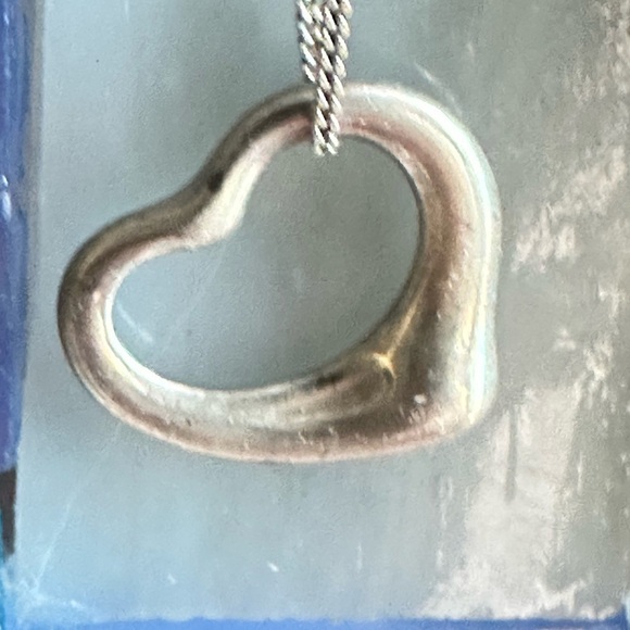 Tiffany & Co. Elsa Peretti Sterling Silver Open Heart pendant. 5535 G - Picture 9 of 13